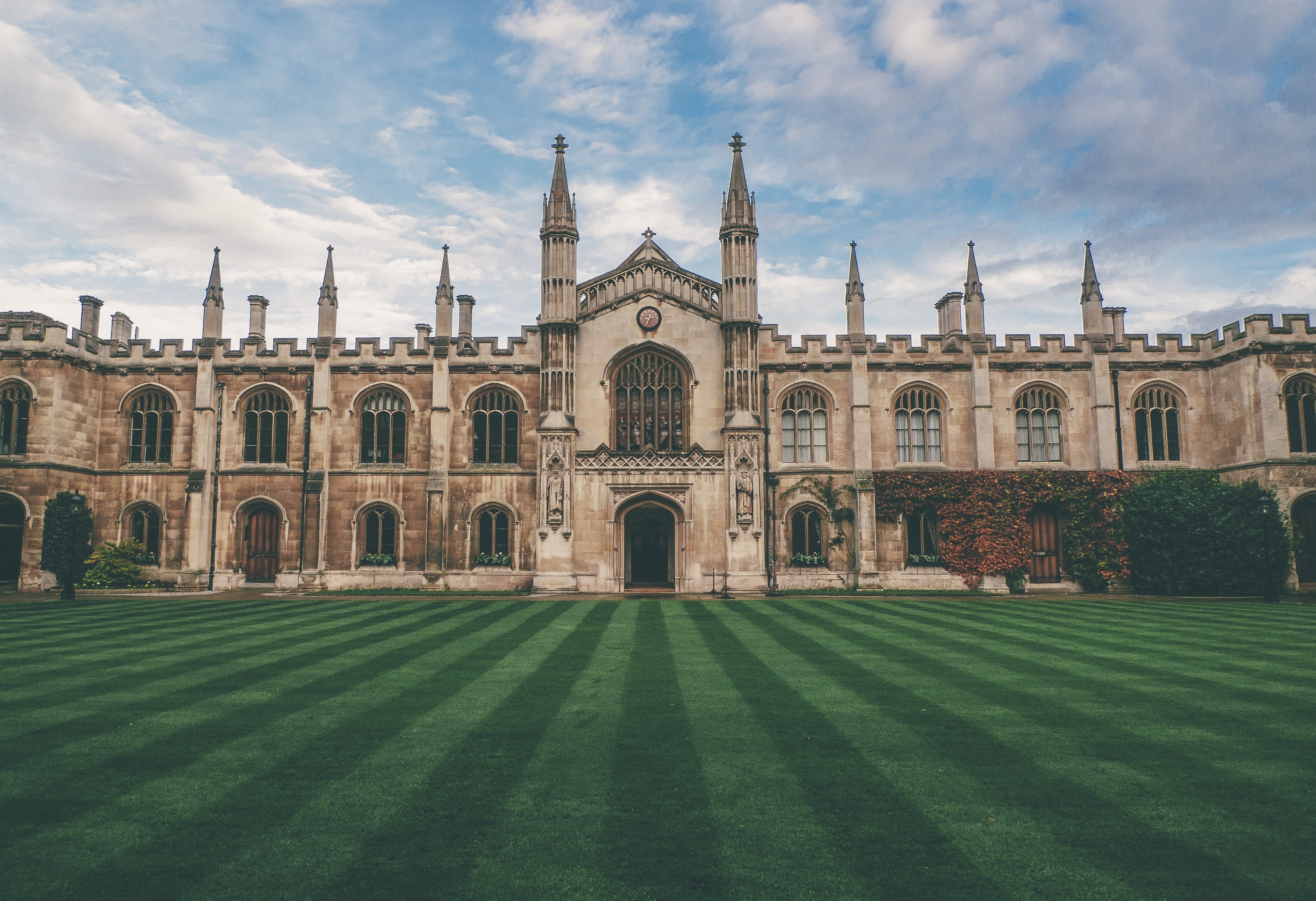 Key Differences Between IB and University Academics